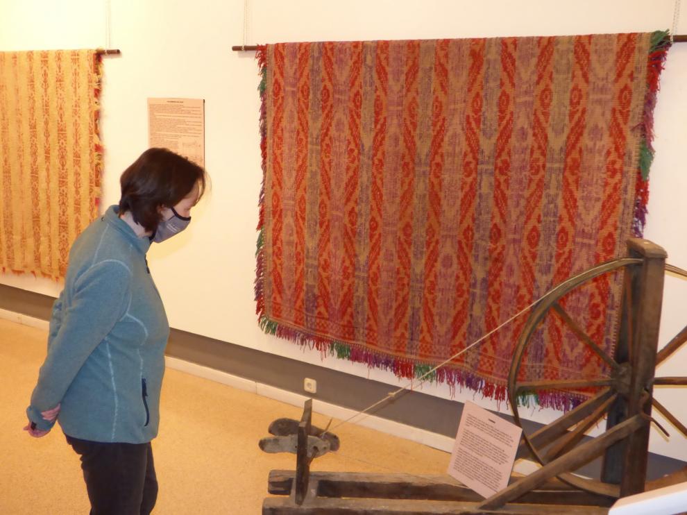 Los trabajos del telar, en la Sala Municipal de Arte de Sabiñánigo