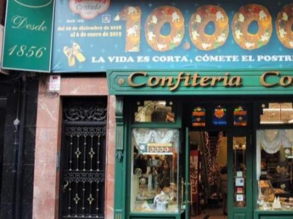 Una pastelería leonesa esconde diez mil euros en el roscón de reyes