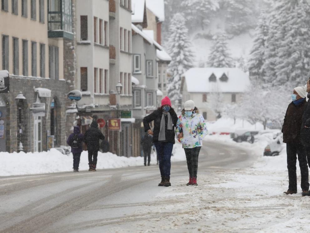 Las AMPA de varias localidades del Pirineo expresan su sorpresa y malestar por la suspensión de las clases
