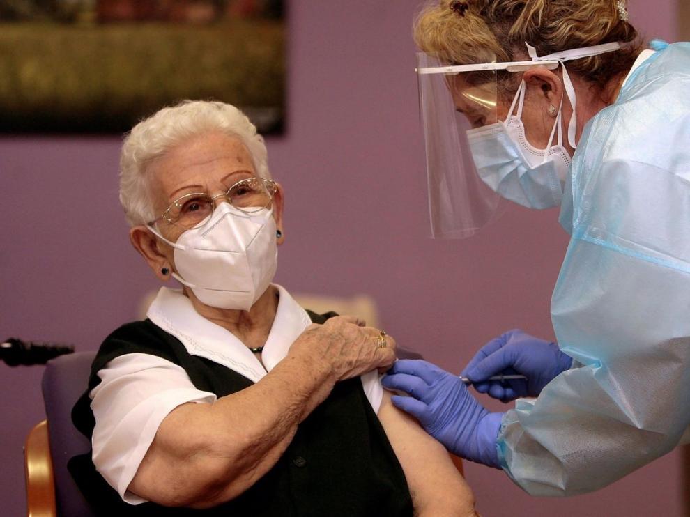 Enfermería insta a los sanitarios a vacunarse de la covid