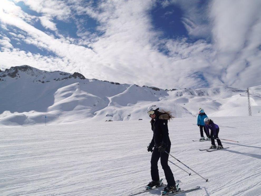 El Gobierno de Aragón se reunirá este miércoles con instituciones y empresarios de las comarcas ligadas al turismo de nieve
