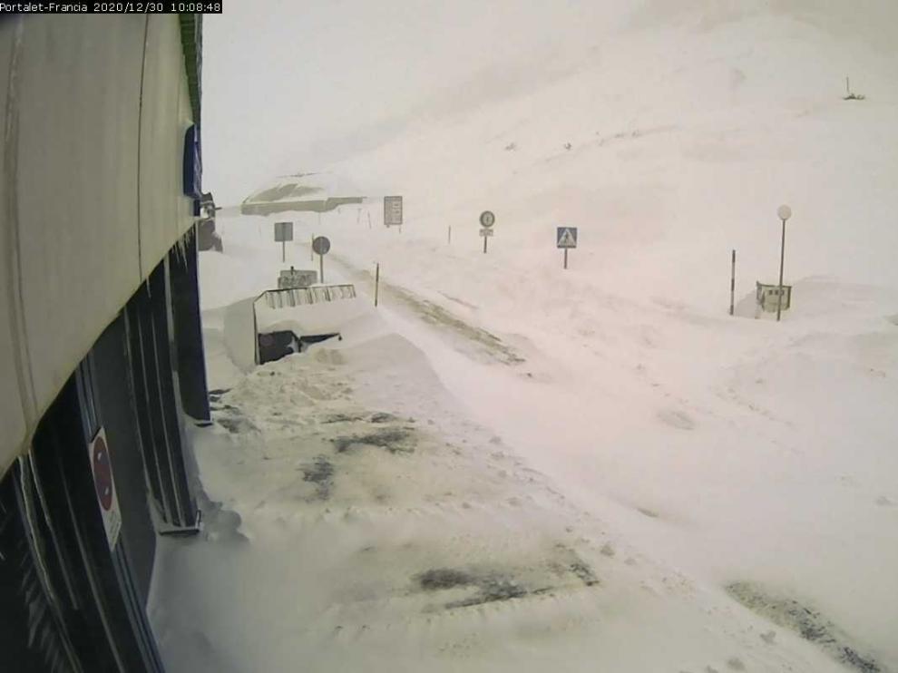 La nieve obliga a cerrar el paso transfronterizo del Portalet