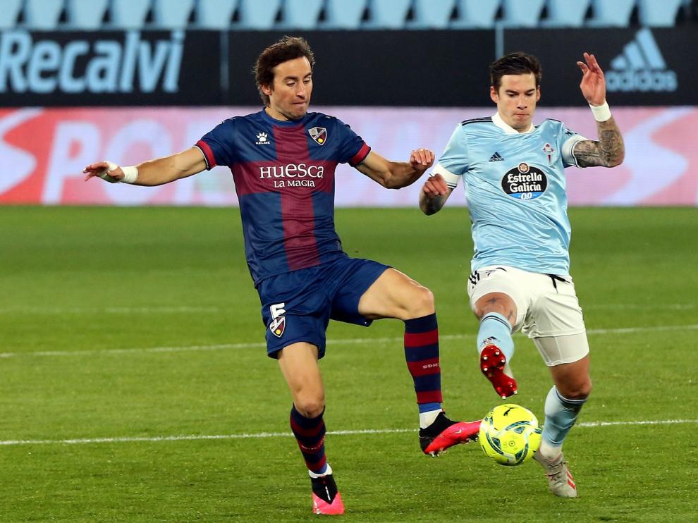El Huesca pelea pero se va de vacío de Vigo (2-1)
