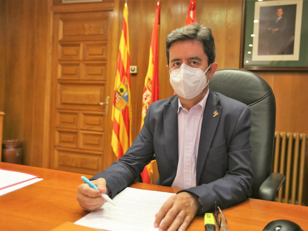 Luis Felipe, alcalde de Huesca: "No es fácil tomar decisiones, no hay guion, no hay una experiencia anterior"