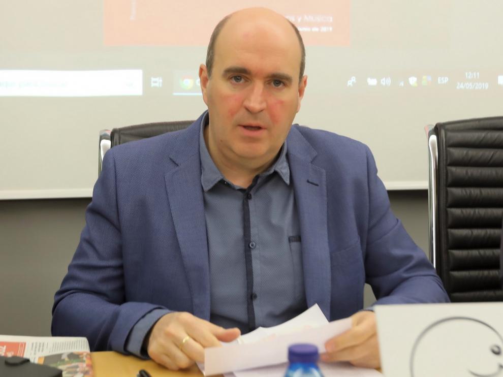 Víctor Castillón: "Los libros son un regalo con el que se pueden expresar muchos sentimientos"