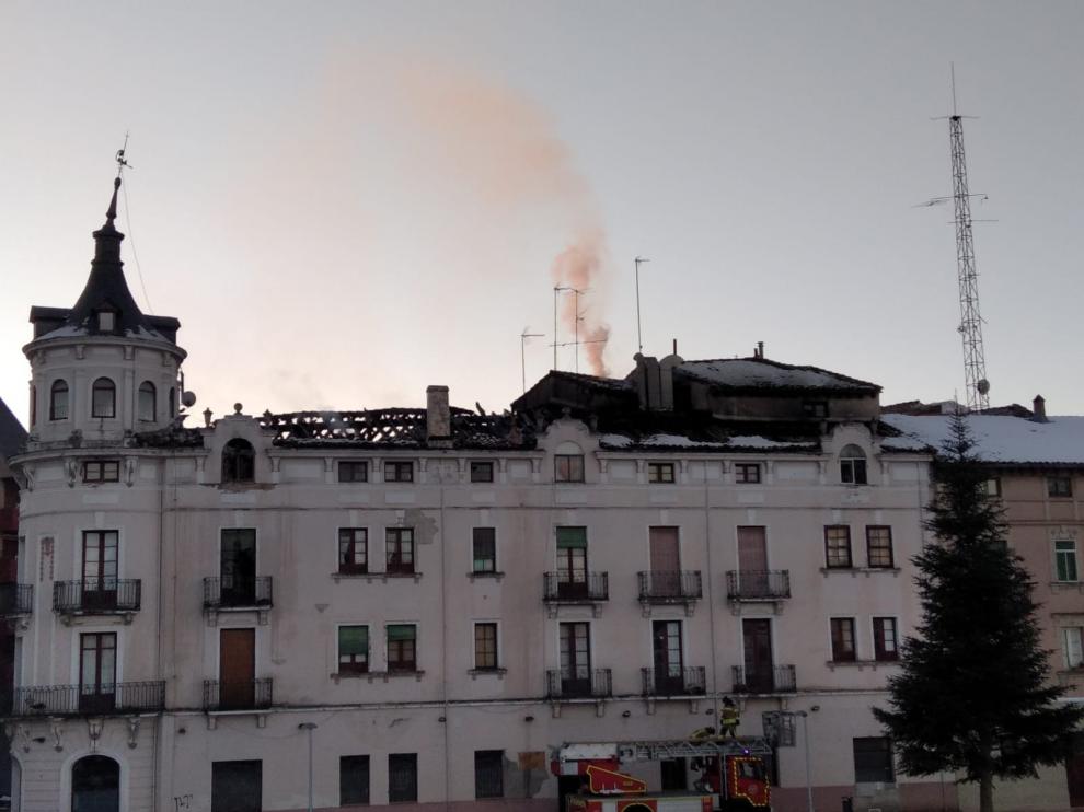 Extinguido el incendio de 'Casa La Rubia' de Jaca