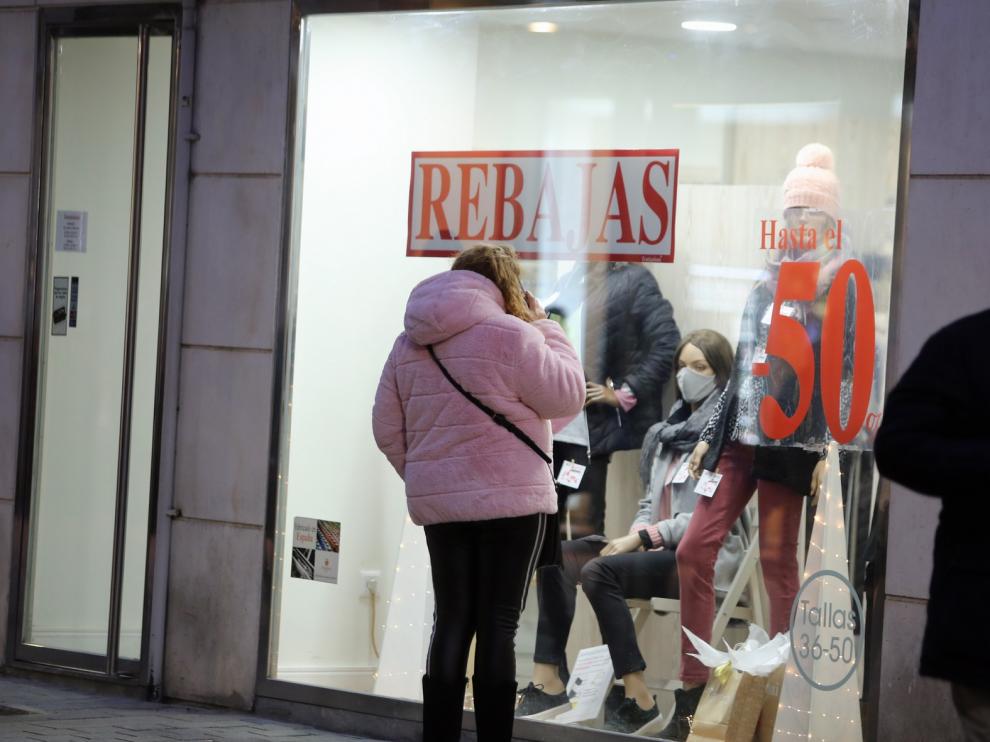 Las rebajas animan las últimas compras de los Reyes Magos en Huesca