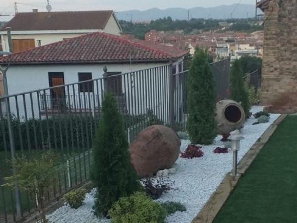Un vecino de Barbastro denuncia el robo de dos tinajas con cerca de 100 años de antigüedad