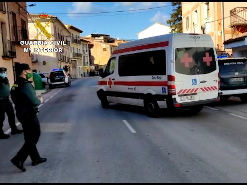 La Guardia Civil de Teruel auxilia a dos personas contagiadas por Covid en un refugio de Camarena de la Sierra