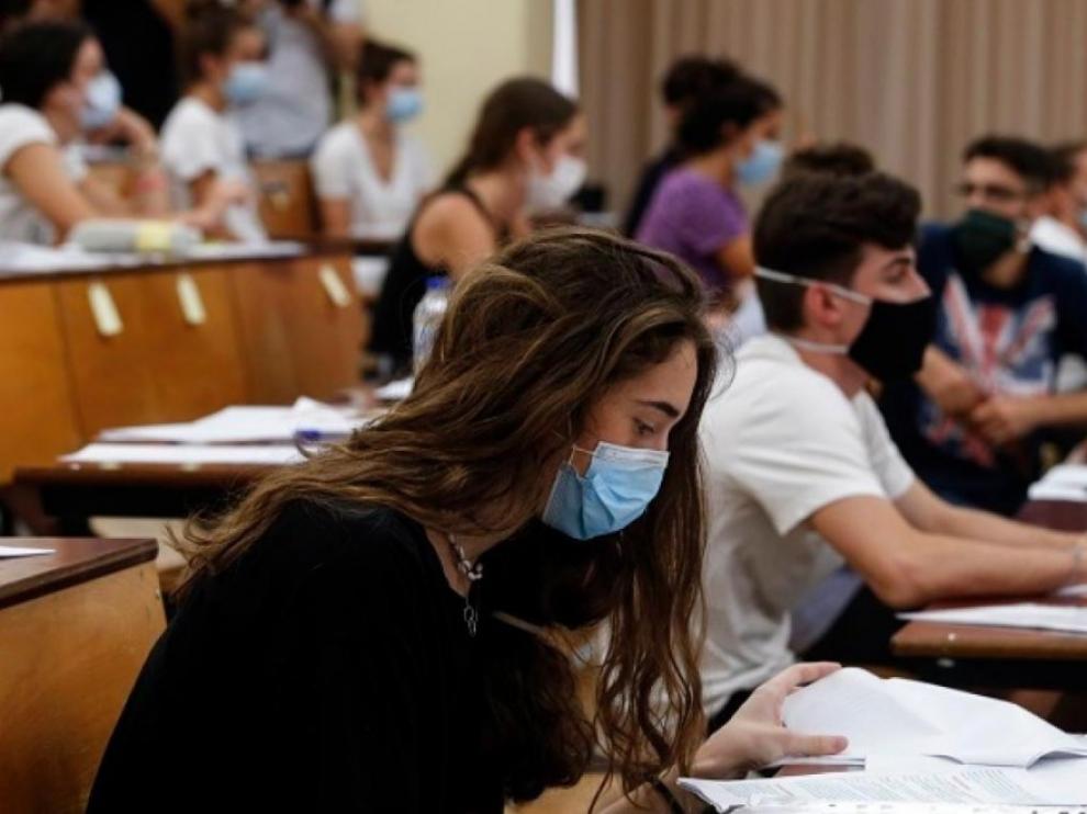Miles de universitarios piden que los exámenes se hagan "online"
