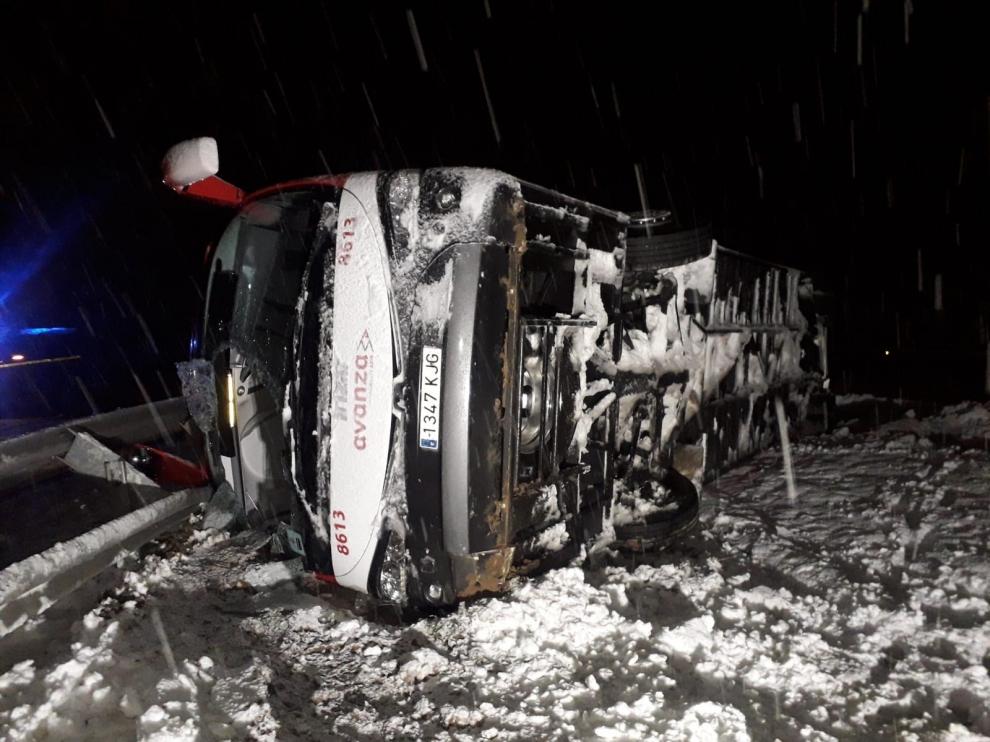 Una placa de hielo, la causa más probable del accidente del autobús que cubría la línea Huesca-Zaragoza