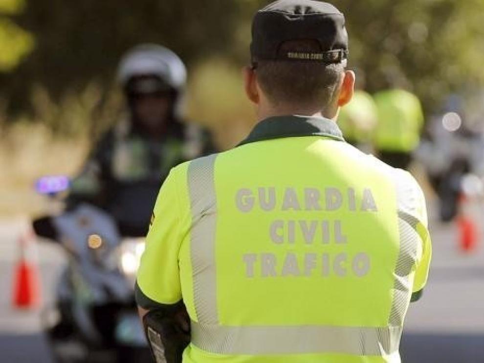 La Guardia Civil detiene en Nueno a un joven con droga al darle el alto por no llevar neumáticos de invierno