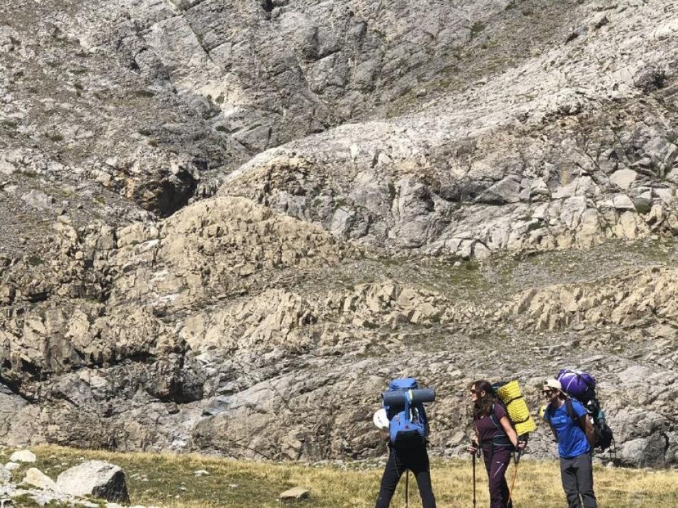 Un estudio trata de revelar si sigue activo el glaciar rocoso de Cotiella