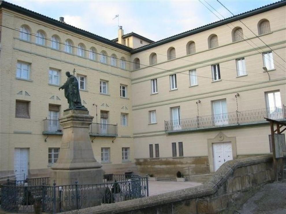 El obispo de Barbastro-Monzón ordena a dos nuevos diáconos escolapios en Peralta de la Sal