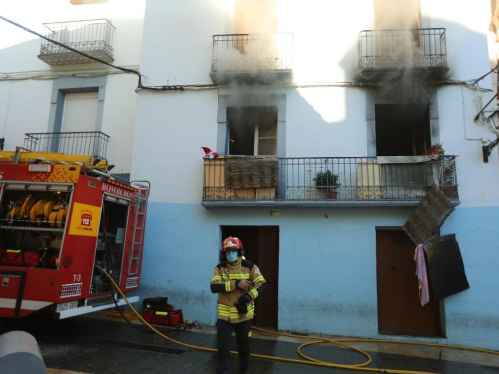 Intoxicados y con quemaduras leves una mujer y su hijo en un incendio en el casco antiguo de Huesca