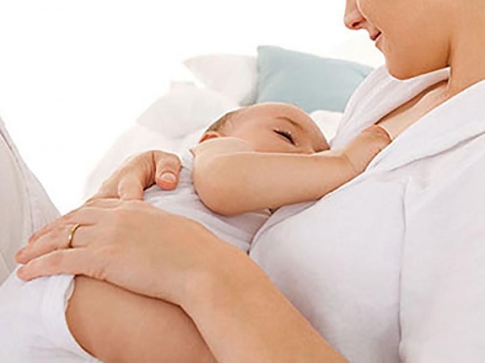 Alrededor del 90% de las madres españolas mantiene la lactancia materna pese a la Covid-19, según un estudio