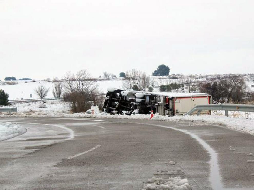 Seis detenidos por saquear un camión con alimentos en Sariñena