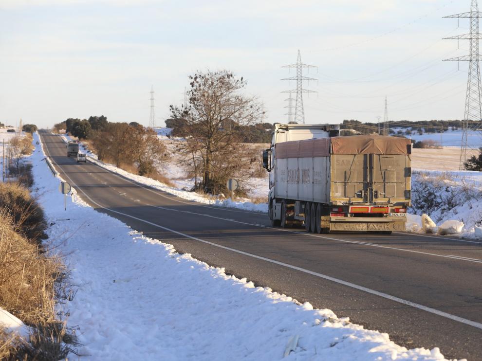 Cortada una hora la A-132 en Esquedas al salir de la vía varios vehículos a causa del hielo