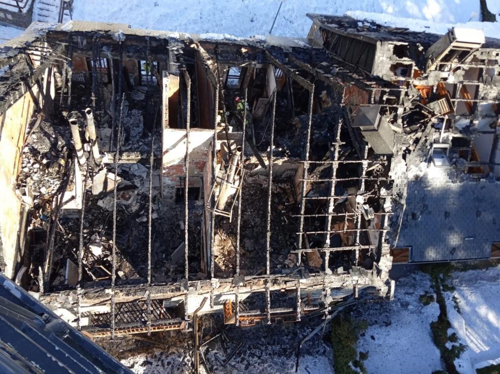 Precintan el edificio por el incendio en Tramacastilla