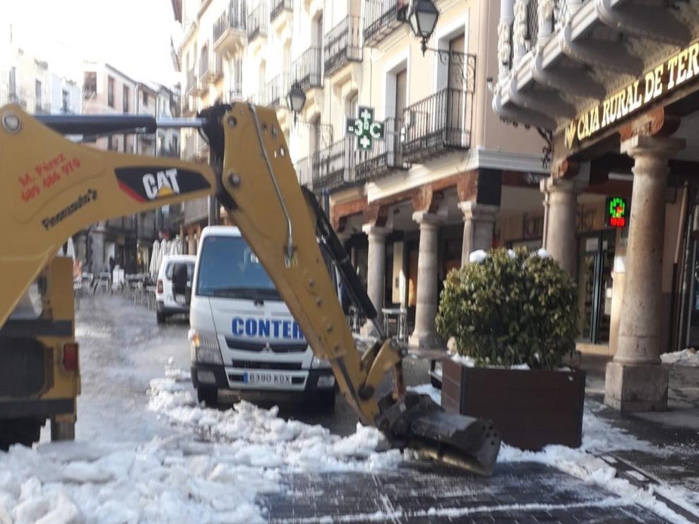 Teruel recoge más de 110 camiones de nieve helada de la borrasca "Filomena"