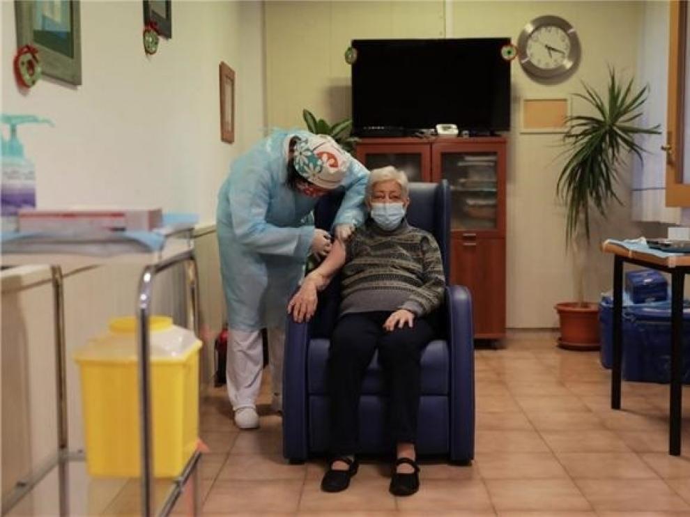 La Residencia Somontano de Barbastro recibe la segunda dosis de la vacuna de la covid