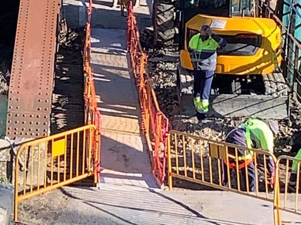 Los vecinos de Santa Eulalia, molestos por la obra del puente