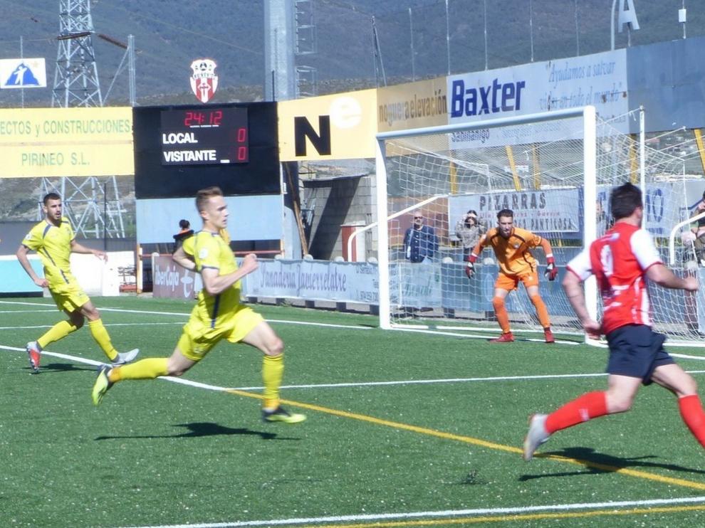 Goleada espectacular de un Sabiñánigo con una explosiva eficacia