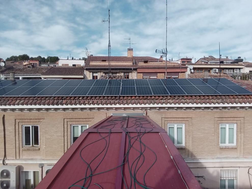 La Comarca de Somontano pone en funcionamiento 54 placas solares en su sede