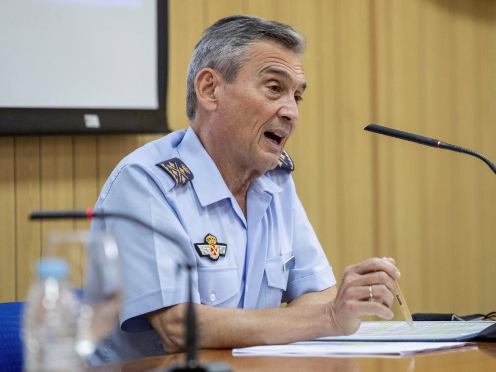El jefe del Estado Mayor dimite tras vacunarse contra la covid