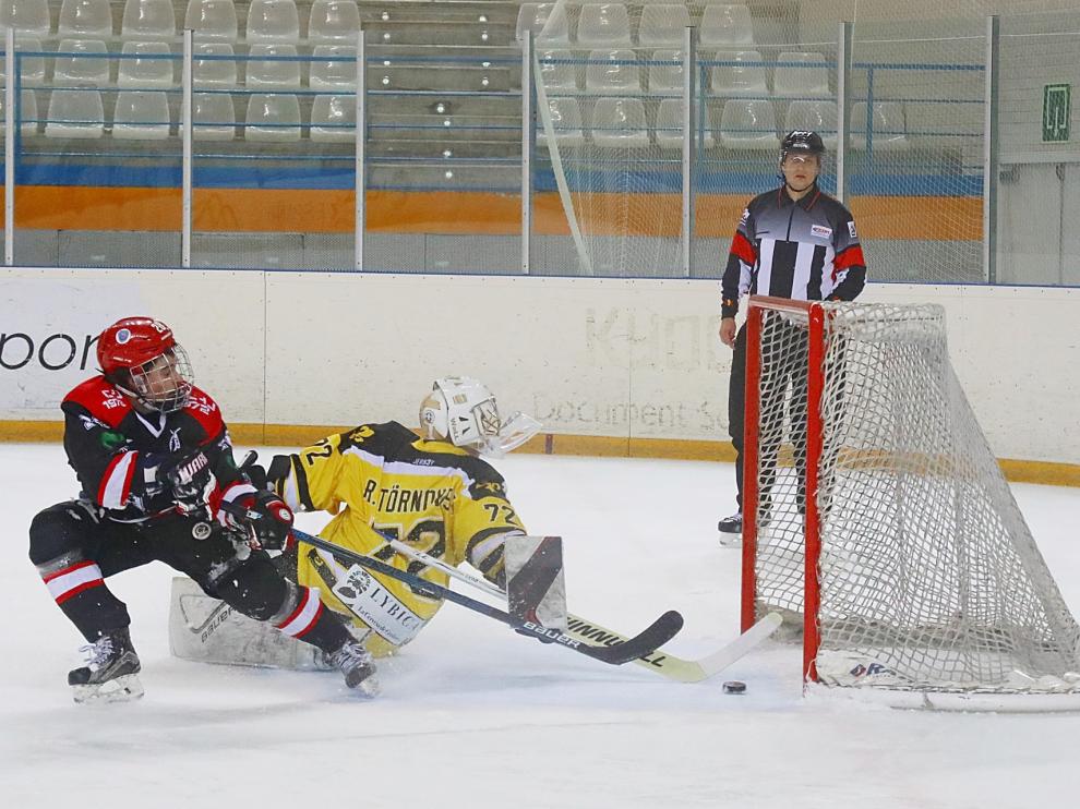 El Club Hielo Jaca gana al Club Gel Puigcerdà (4-3)