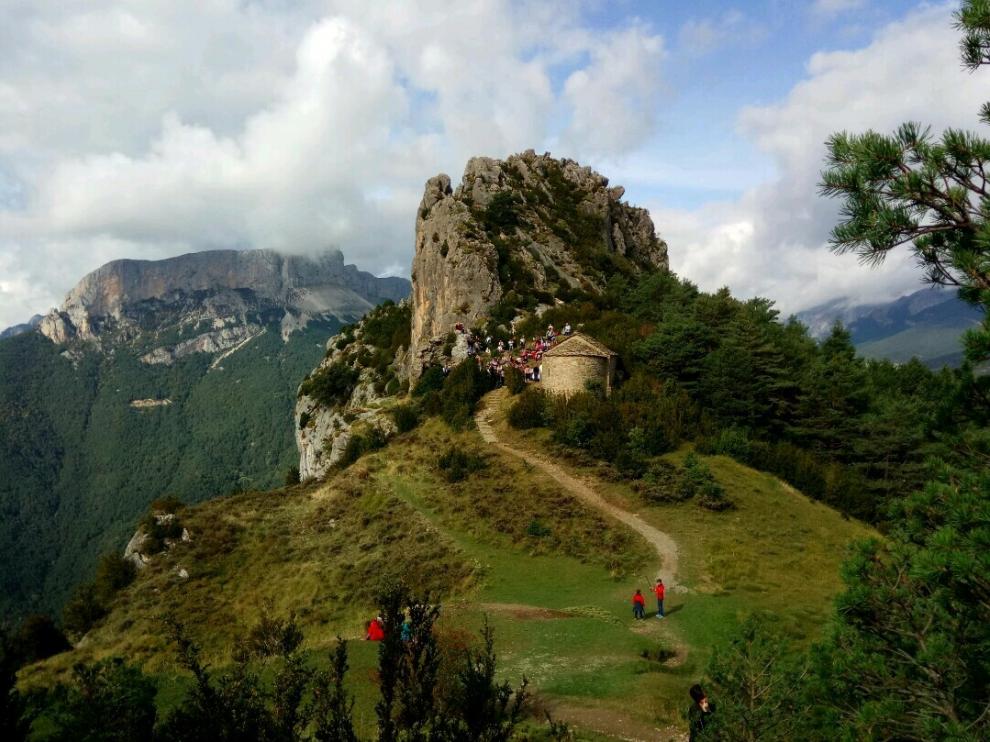 El oso cavernario, el gigante Silván, un dolmen y unos pocos vecinos para convertir Tella en un foco turístico