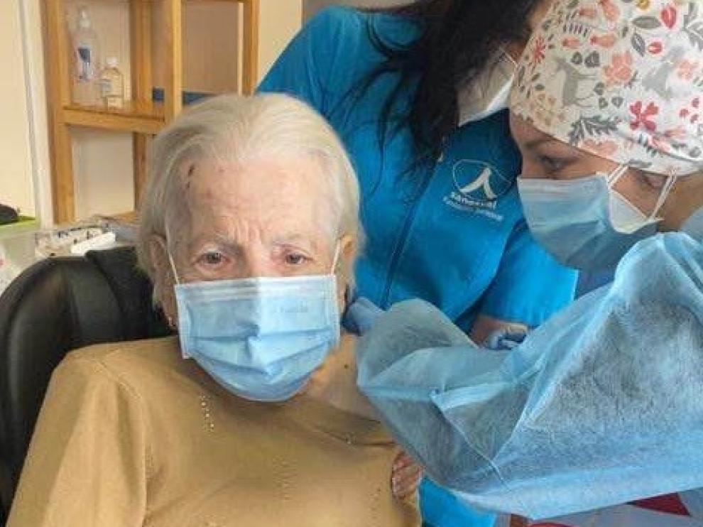 La segunda dosis de la vacuna llega a la residencia de Estadilla