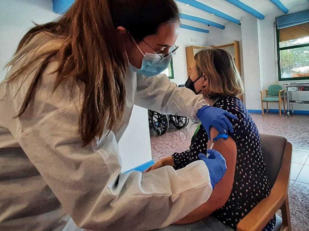 El centro covid "La Abubilla" de Yéqueda se blinda y recibe la segunda dosis