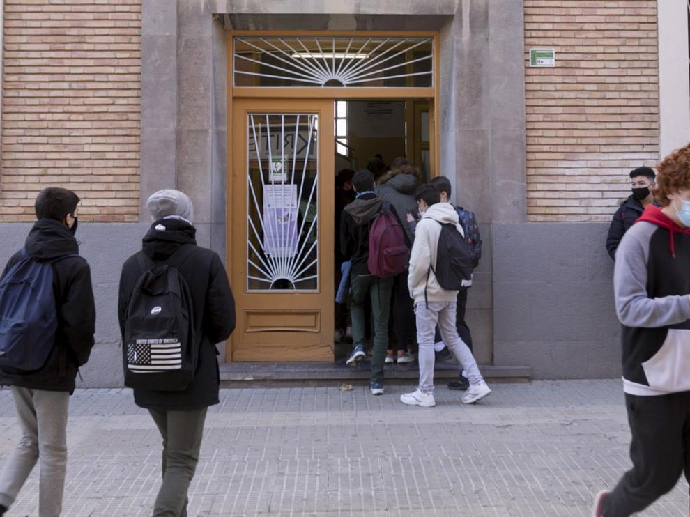 Trabajadores de centros educativos piden prioridad para poder vacunarse