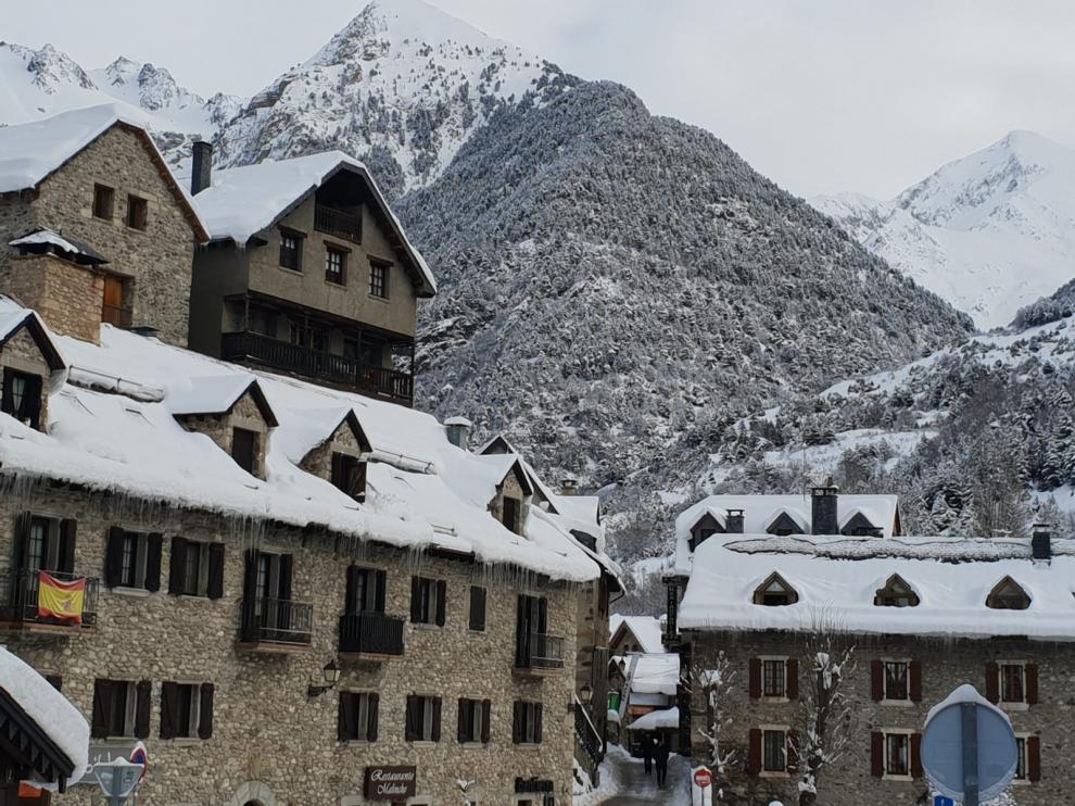 Asociaciones turísticas y empresariales del Pirineo insisten en un plan de rescate