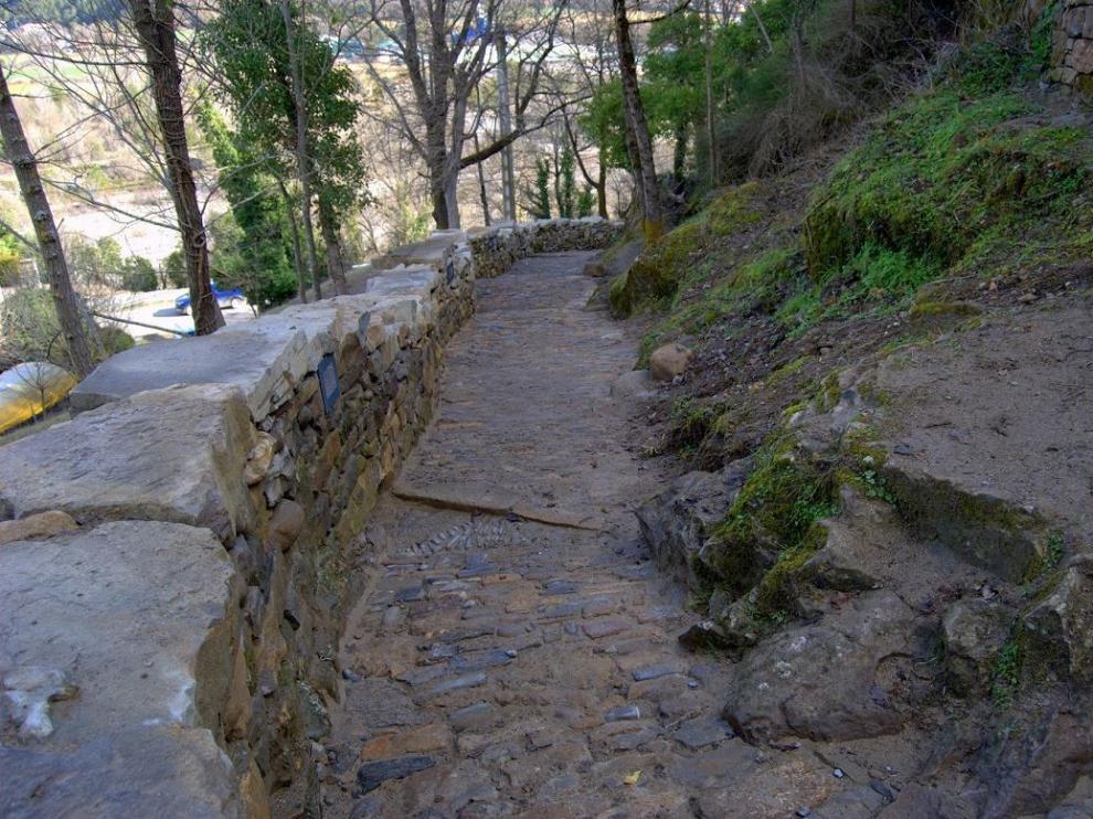 Recuperados caminos tradicionales en Aínsa