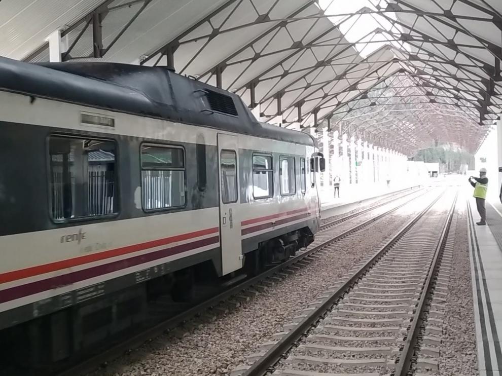 Estaciona en Canfranc el primer tren de viajeros de la nueva terminal en fase de pruebas