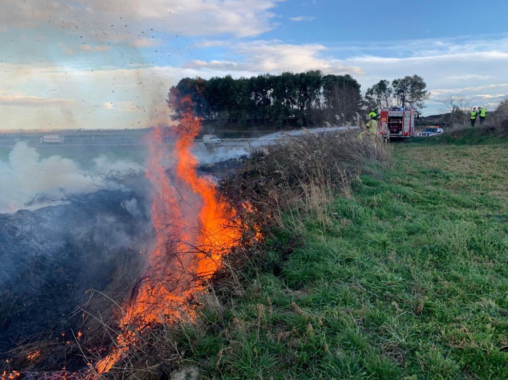 Los bomberos de la DPH sofocan varios incendios en Monegros, Bajo Cinca y Cinca Medio