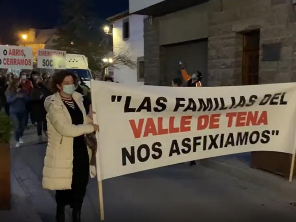 Cientos de manifestantes piden en las cuatro comarcas del Pirineo ayudas ante la crisis de su sector turístico
