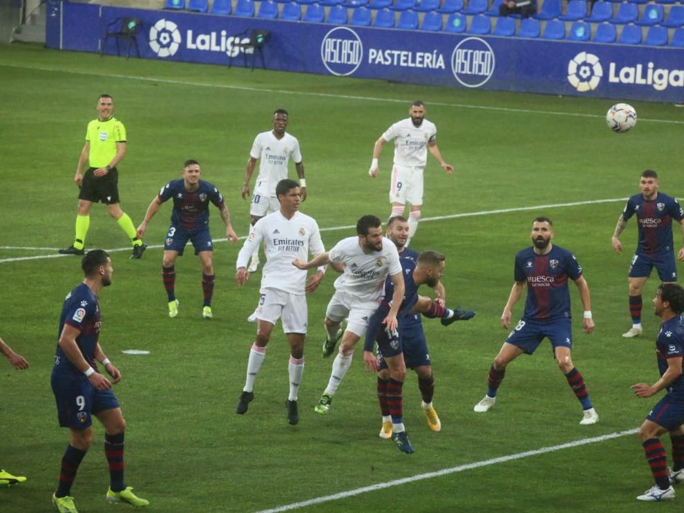 El Huesca, castigado por los rechaces en su partido ante el Real Madrid (1-2)