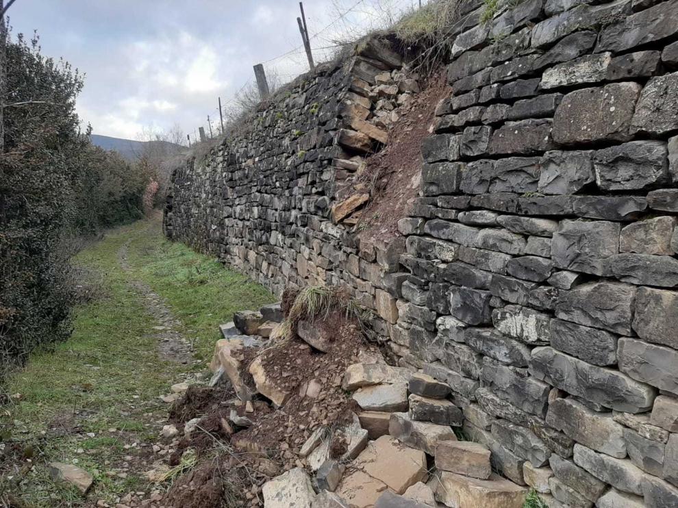 A ver quién arregla el muro