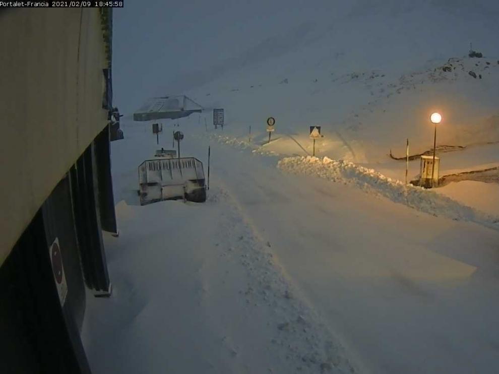 La nieve complica la circulación en más de 15 carreteras del norte de la provincia