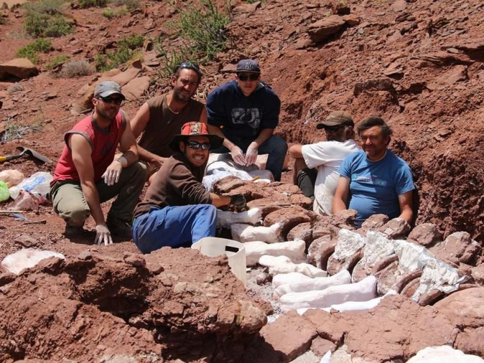 Buscan el mayor titanosaurio conocido en la Patagonia