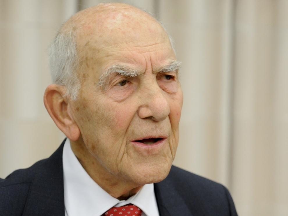 Hessel los atronaría