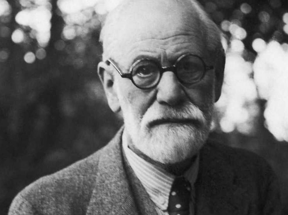 El racismo y la identidad de género se tumban en el diván de Freud