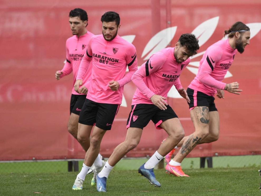 Monchi rebaja la euforia del Sevilla y Lopetegui apunta al Huesca