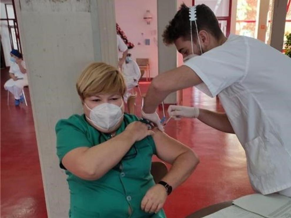 El Gobierno de Aragón distribuirá cerca de 3.000 dosis de vacunas la próxima semana en los sectores sanitarios de Huesca y Barbastro