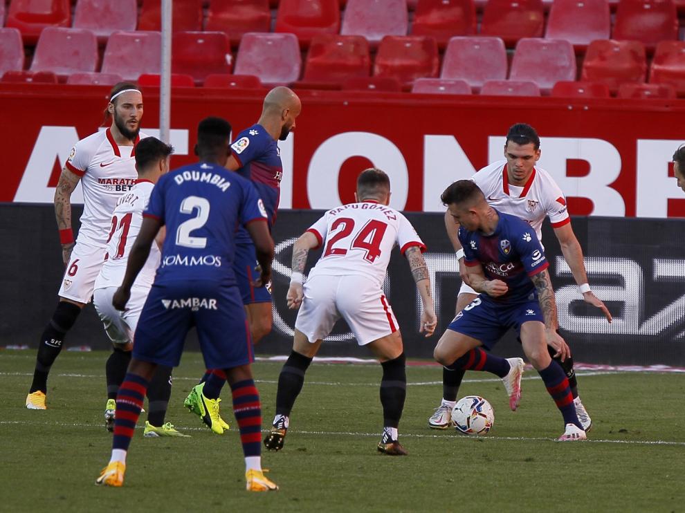Las paradas de Bono dejan al Huesca sin puntuar en Sevilla