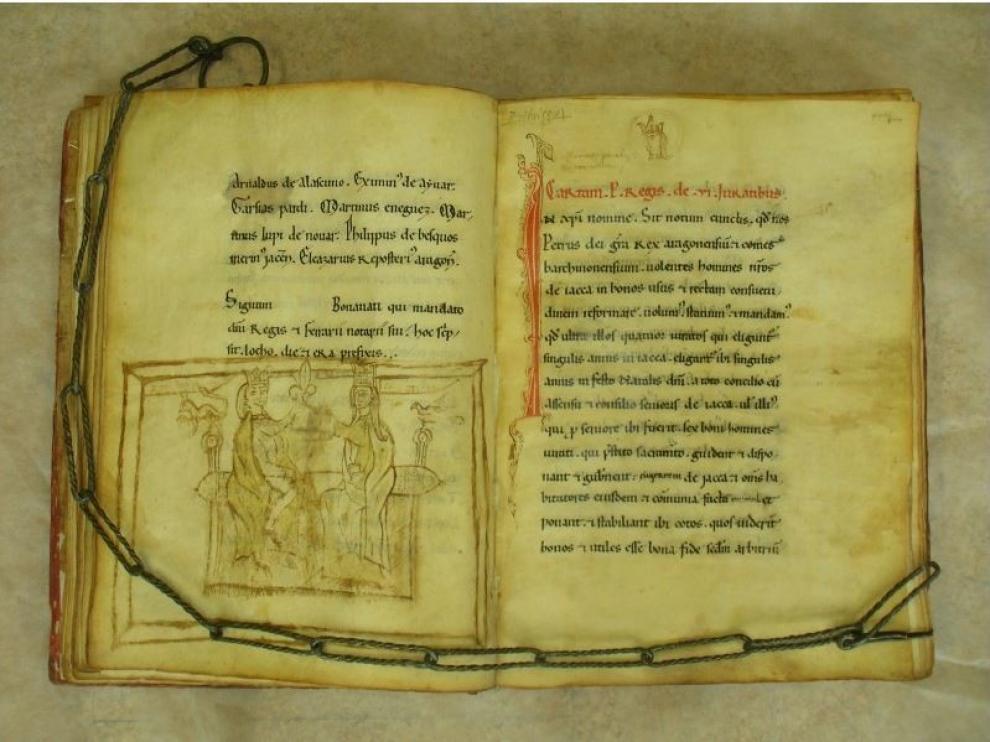 Jaca celebra el Día de la Lengua Materna con el Libro de la Cadena