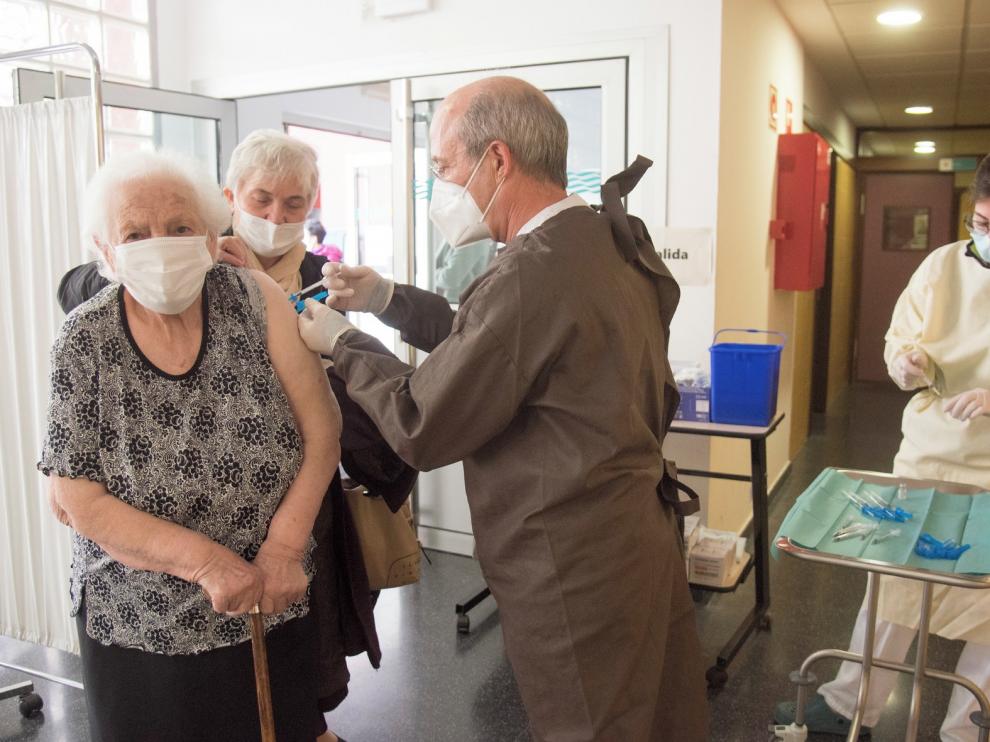 Comienza la vacunación para los mayores de 80 años en Huesca